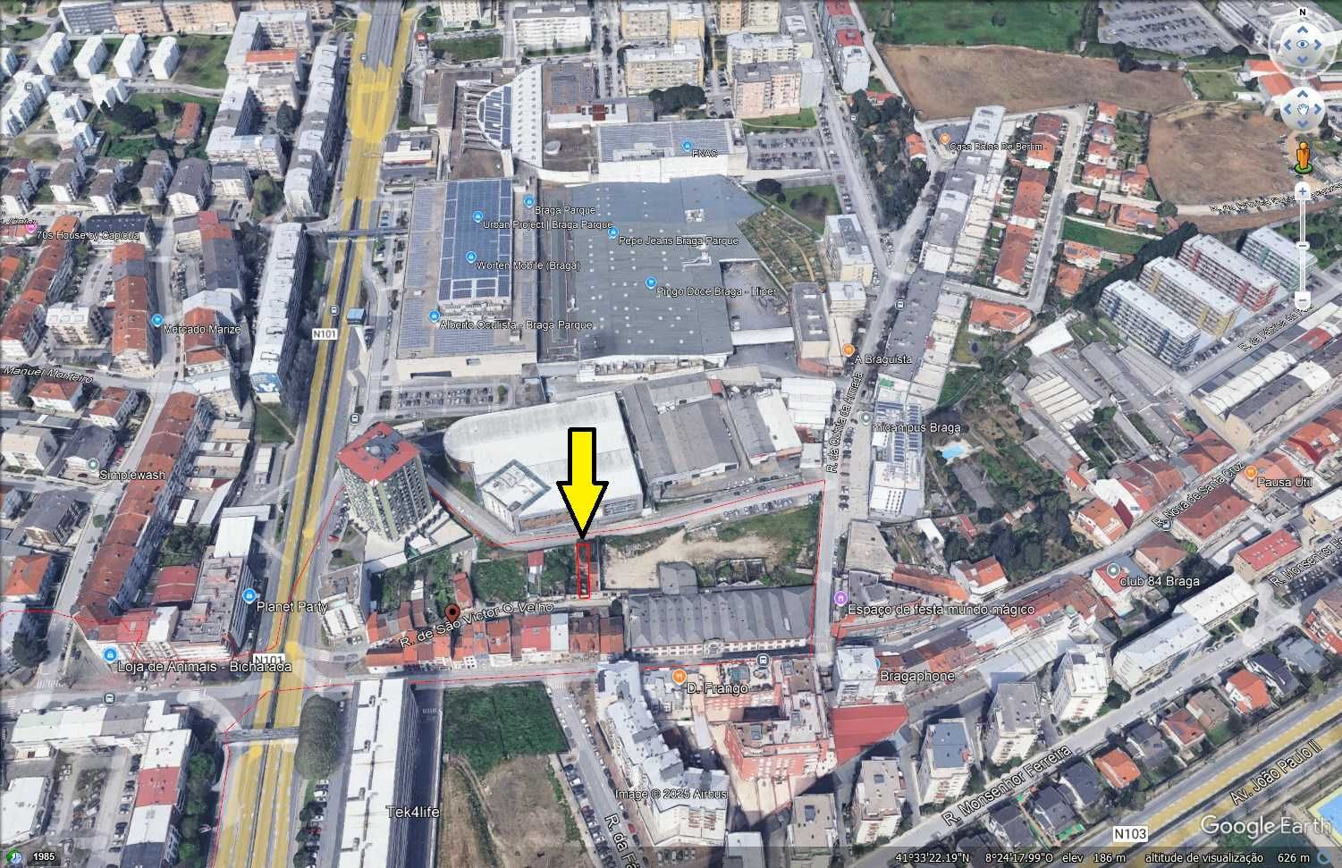 Moradia em São Victor (ruína junto à Fábrica Confiança)