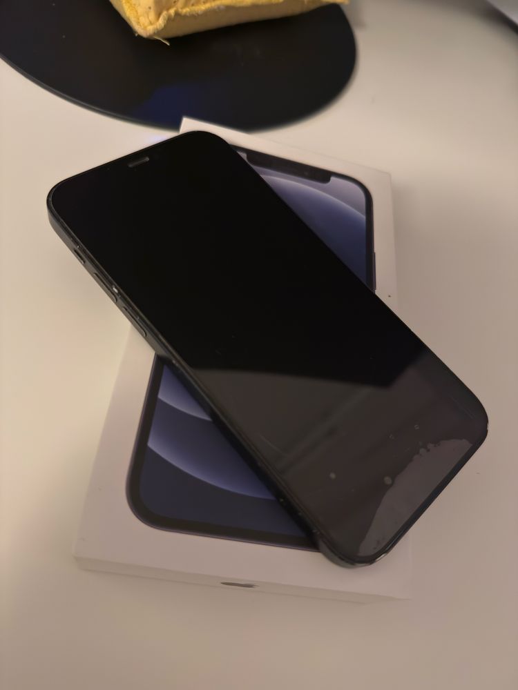 Iphone 12.
