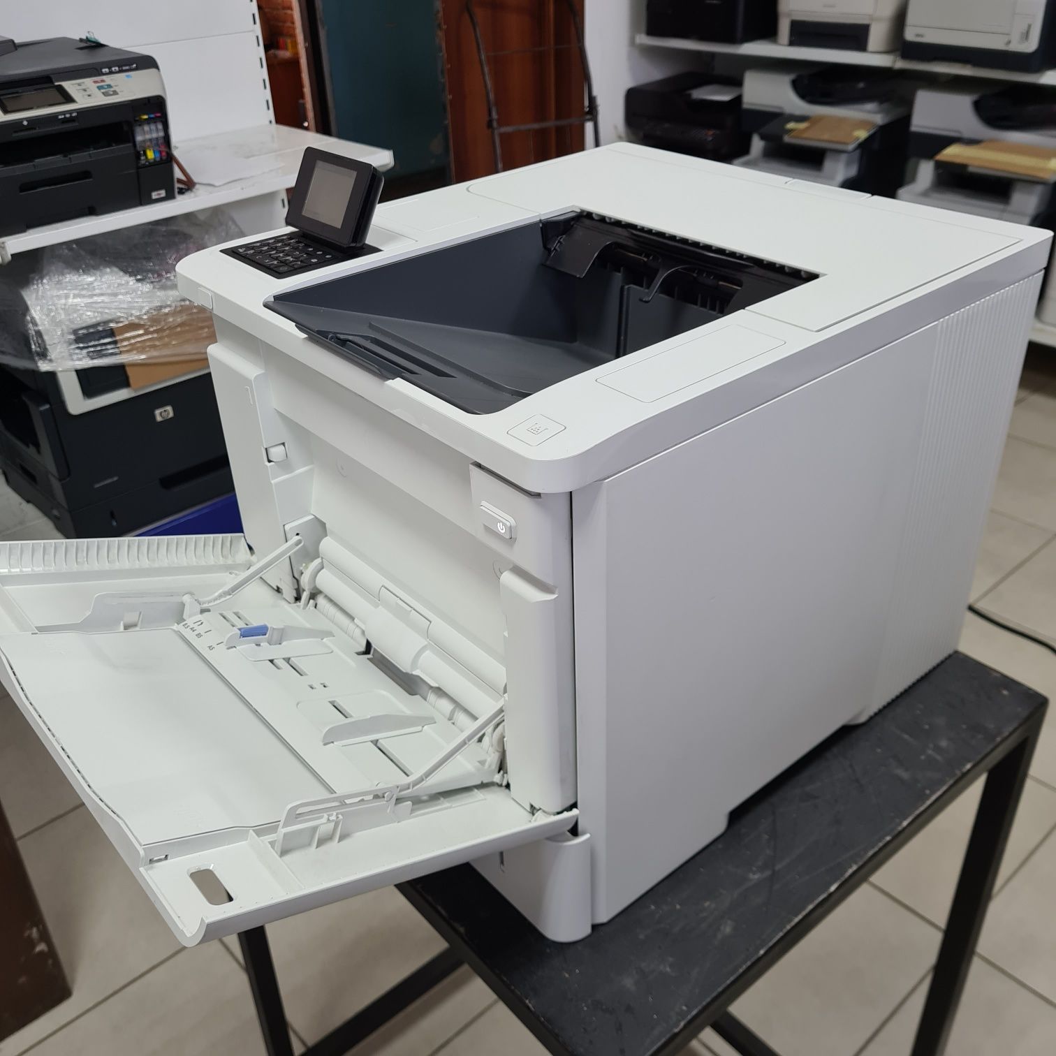 HP LaserJet Enterprise M608 . Лазерный принтер.  Гарантия