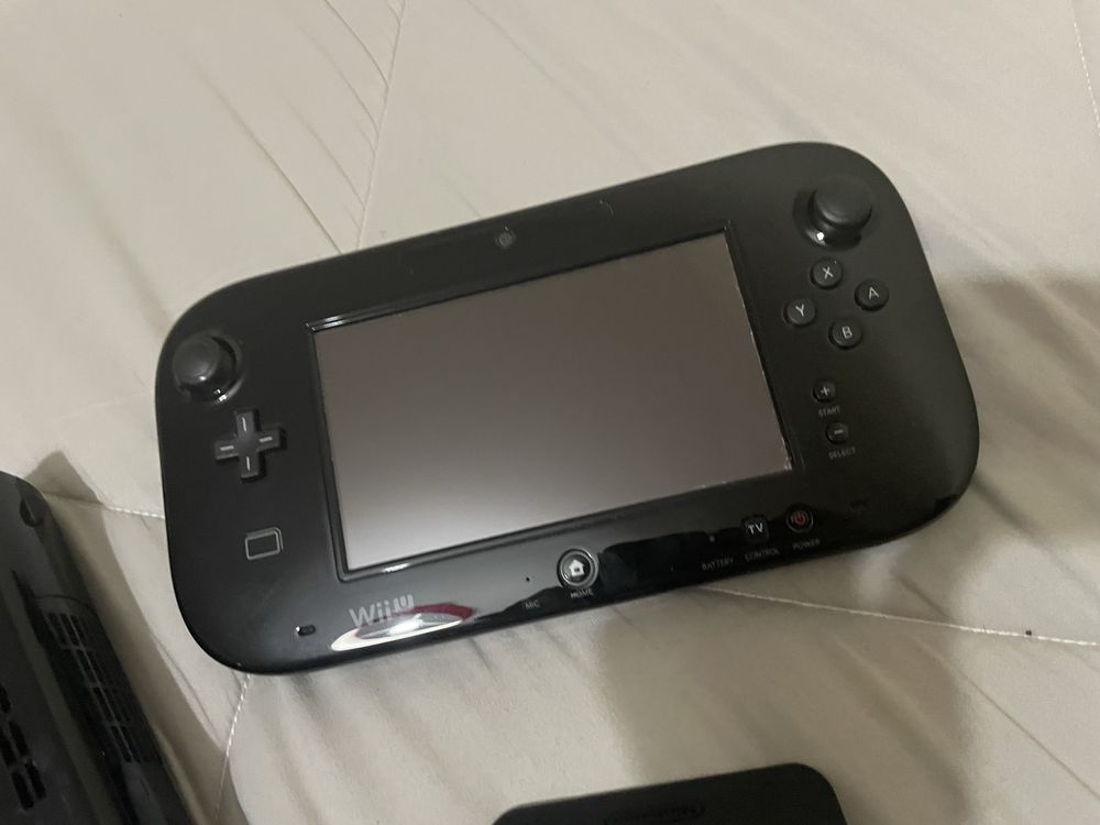 Wii U + 2 comandos Wii + Jogos