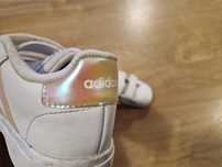 Ténis Adidas de menina 27