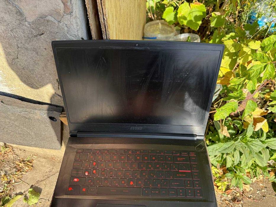 Ноутбук MSI MS-16R1 / Потребує Ремонт /
