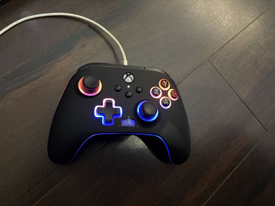 Konsola xbox one s 1TB + pad POWERA Enhanced Spectra