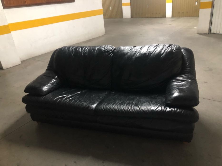 Sofa preto de pele/couro verdadeiro/a em bom estado