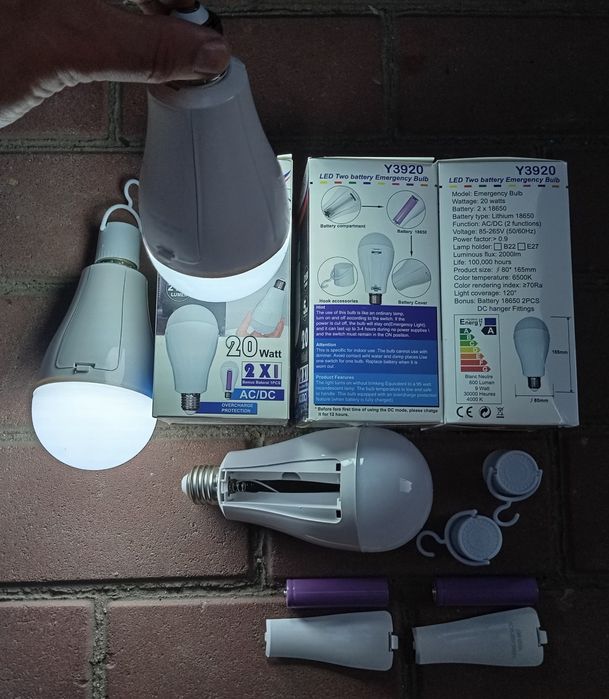 Мощная аварийная лампа на батарейках лед лампочка с аккумуляторами