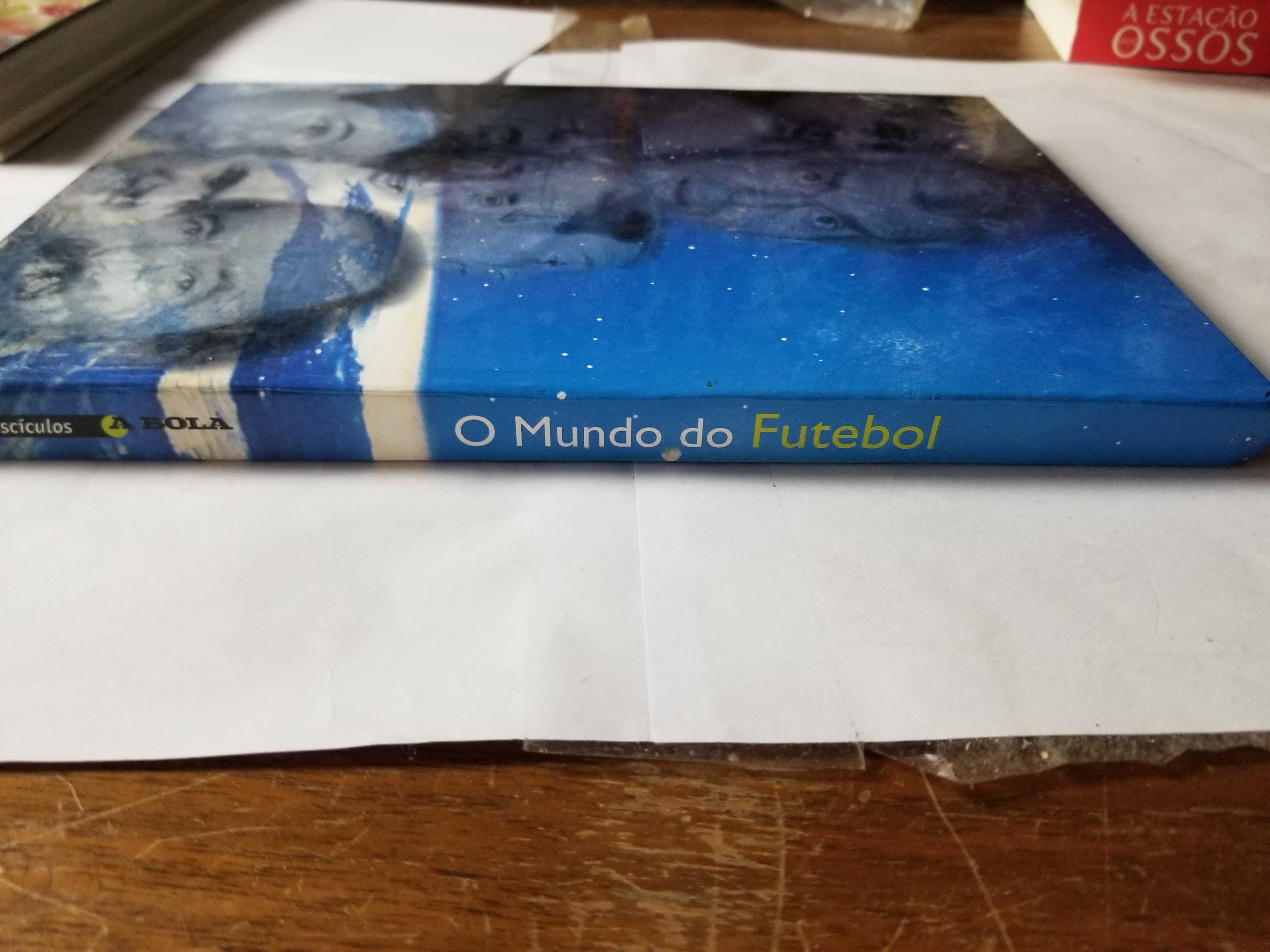 Livro - O mundo do Futebol