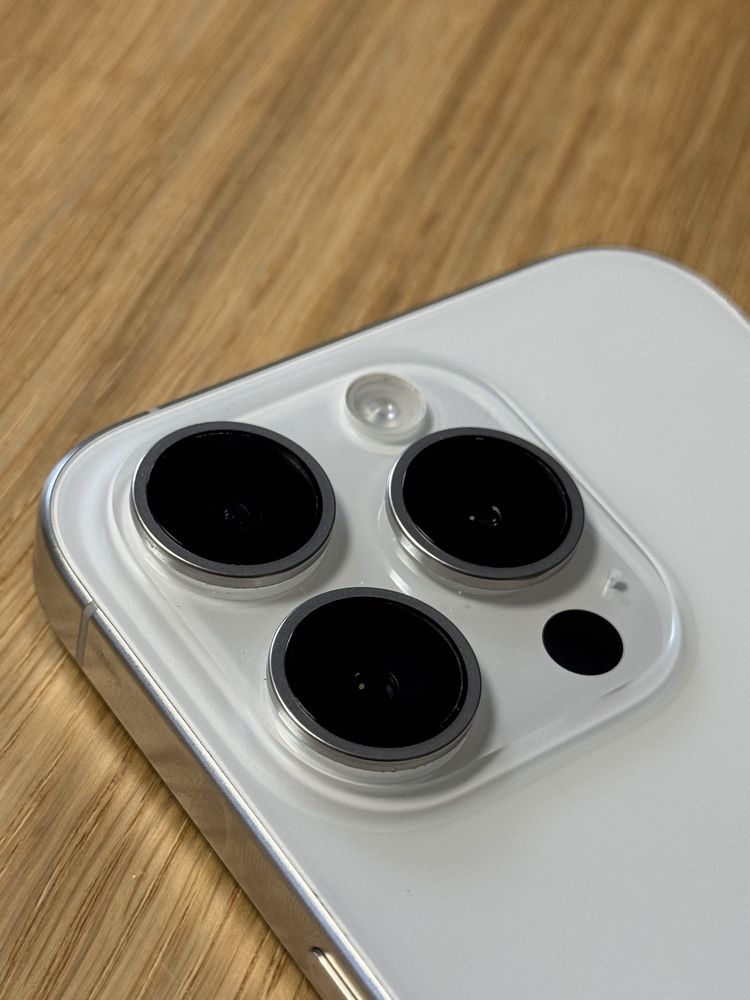Iphone 15 pro 100% kondycji biały