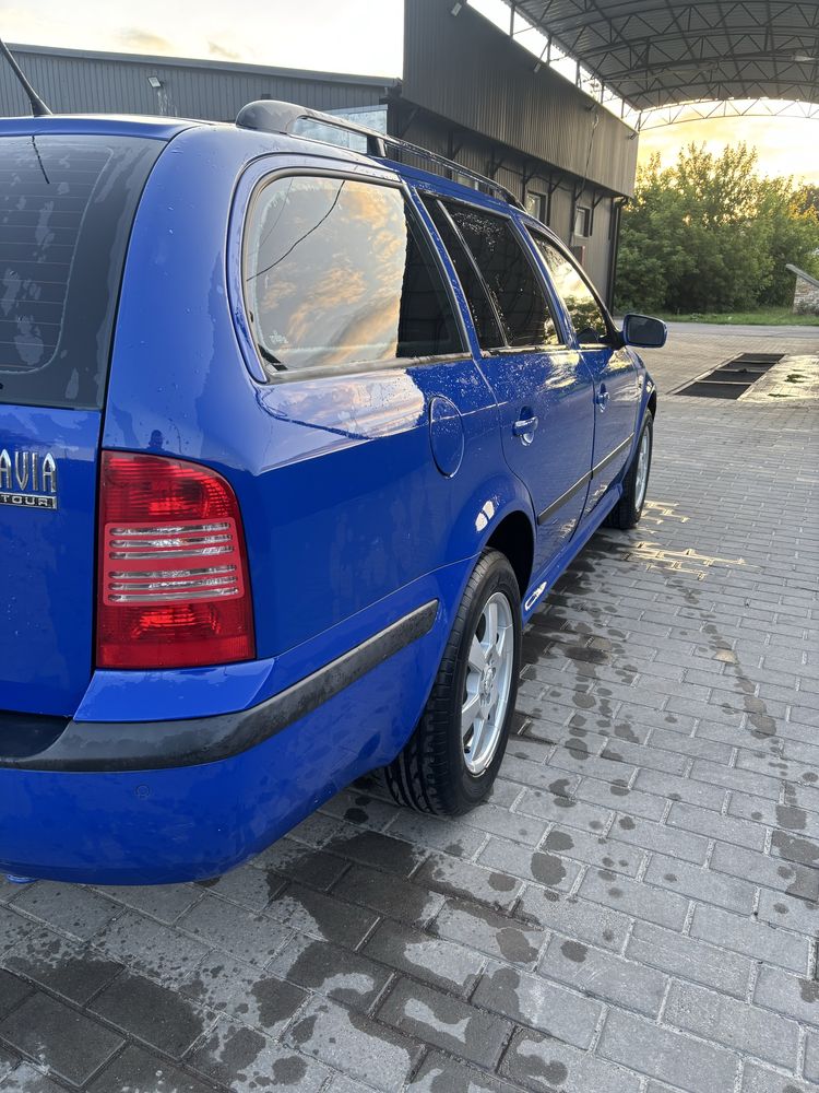 Skoda Oktavia tour 1.6 MPI lux