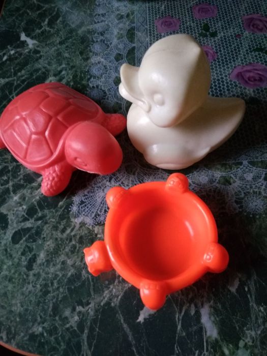 Игрушки (набор для купания), пустышки.