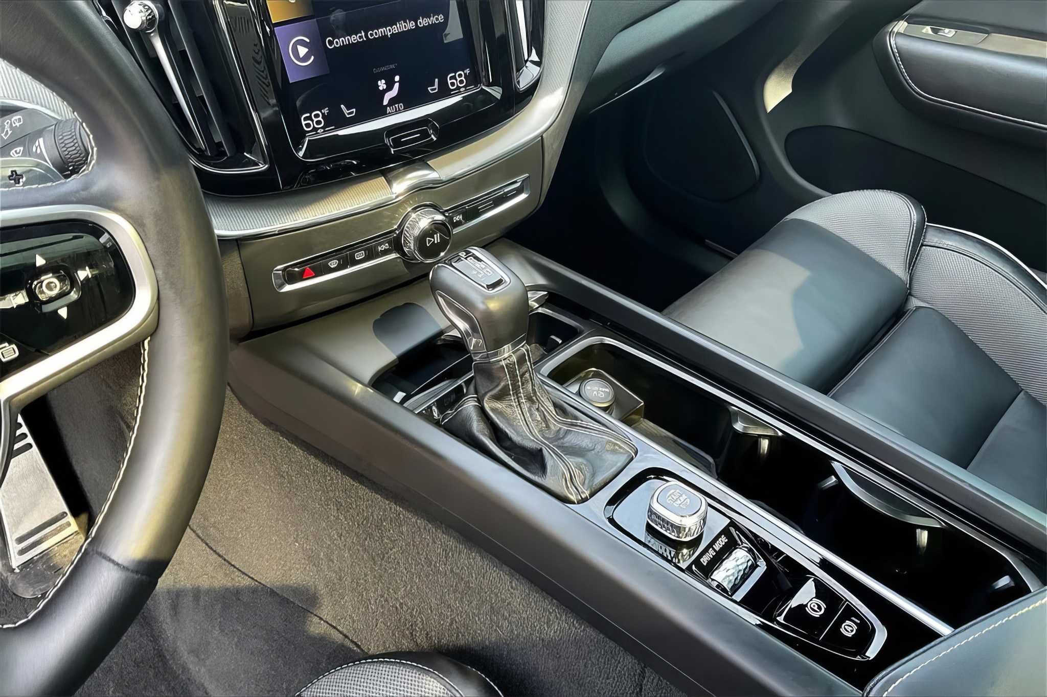 2020 Volvo XC60 T5 R-Design