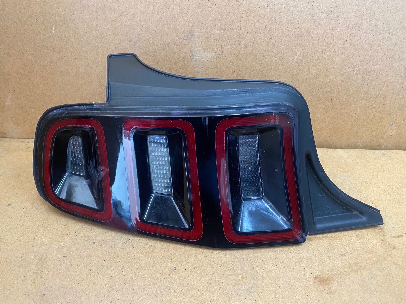 lampa tylna lewa ford mustang 2013 lift 2014 v gen