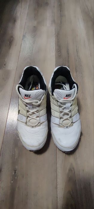 Кросівки Nike.     .