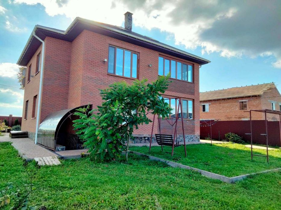 Продаж будинку у Грузевиці.