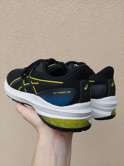 Кросівки Asics GT-1000 12 в чудовому стані.