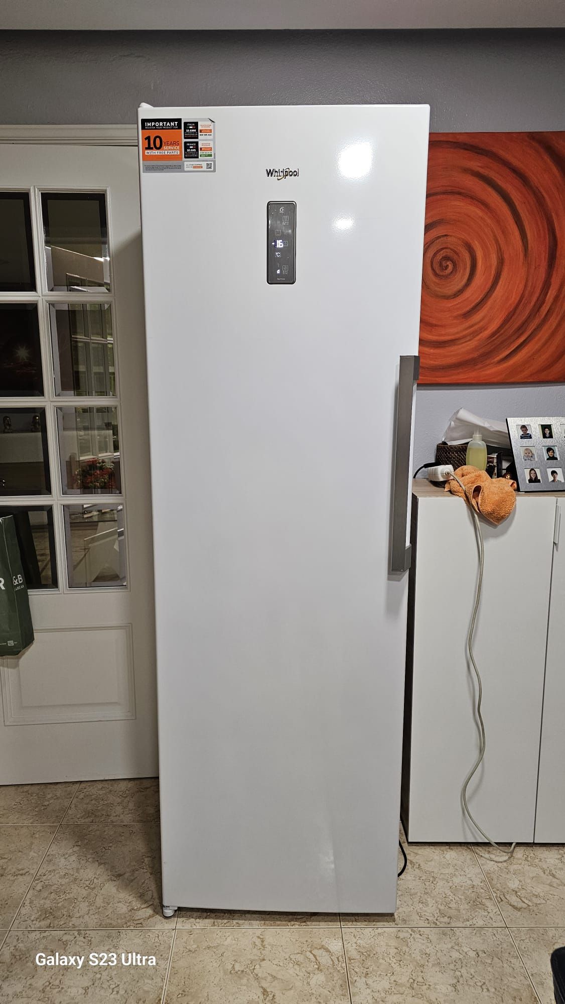 Congelador vertical Whirlpool UW8 F2D XBI N, novo com 2 meses de uso.