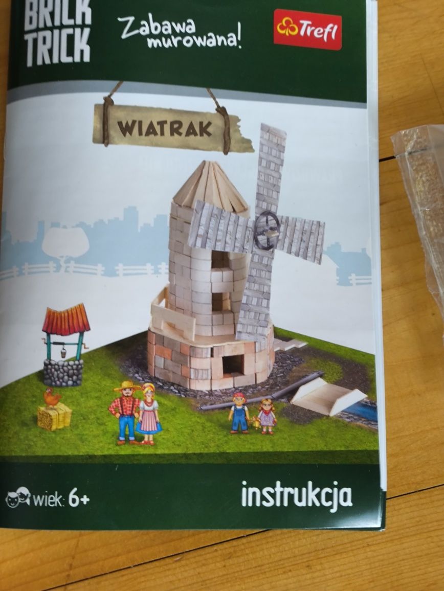 Wiatrak z cegiełek dla dzieci