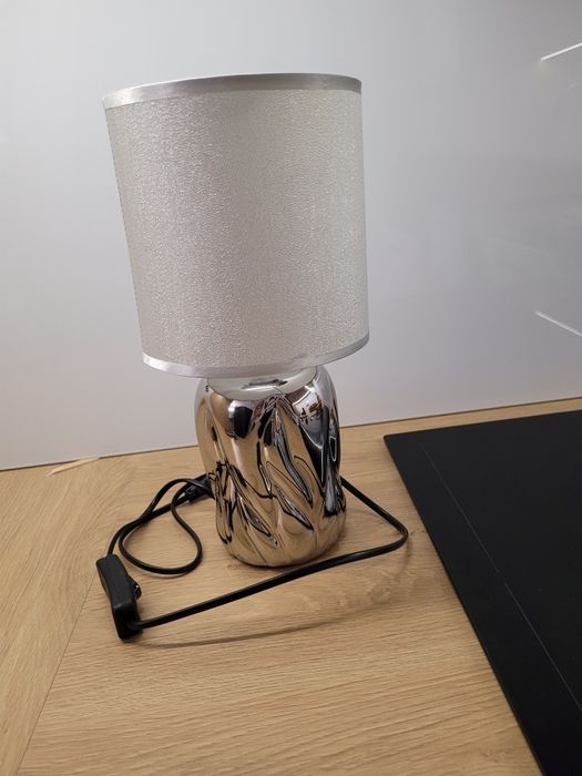 Lampka  nocna srebrna na kabel klosz