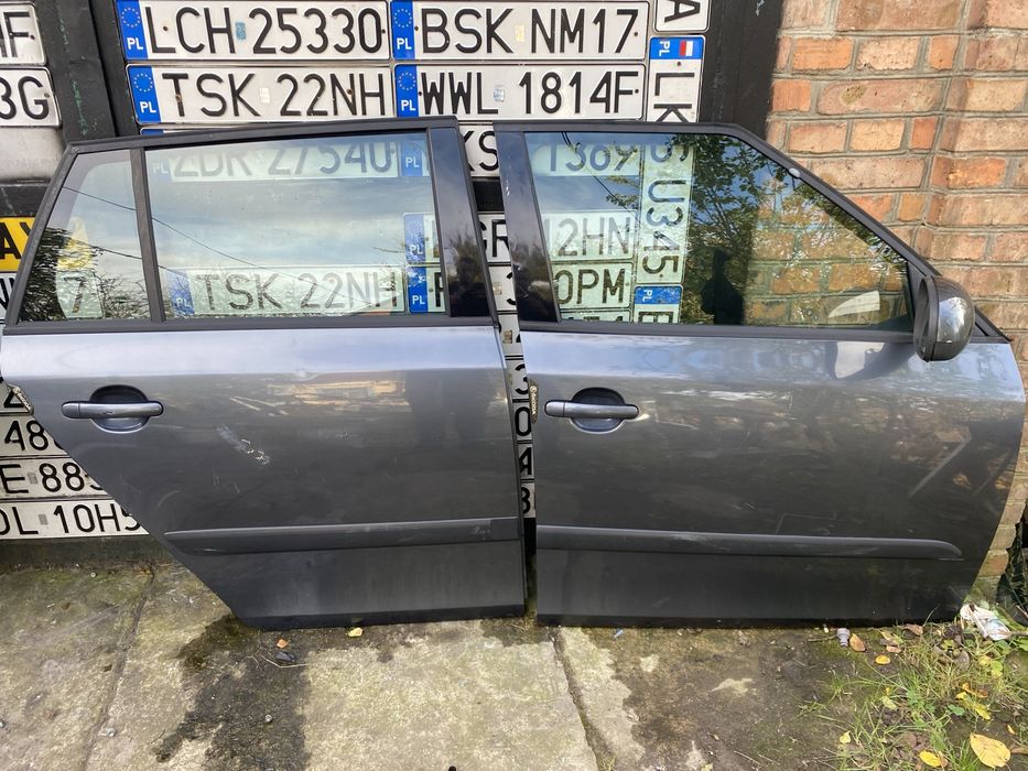 Двері передні задні ліві праві Skoda Fabia універсал