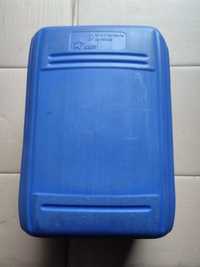 Канистра пластиковая для воды объемом 20 литров