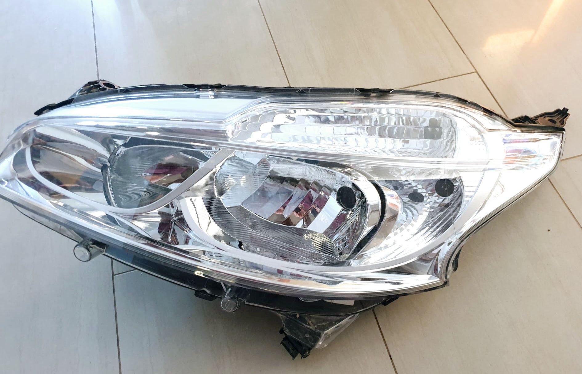 Lampa lewa peugeot 208 Lift