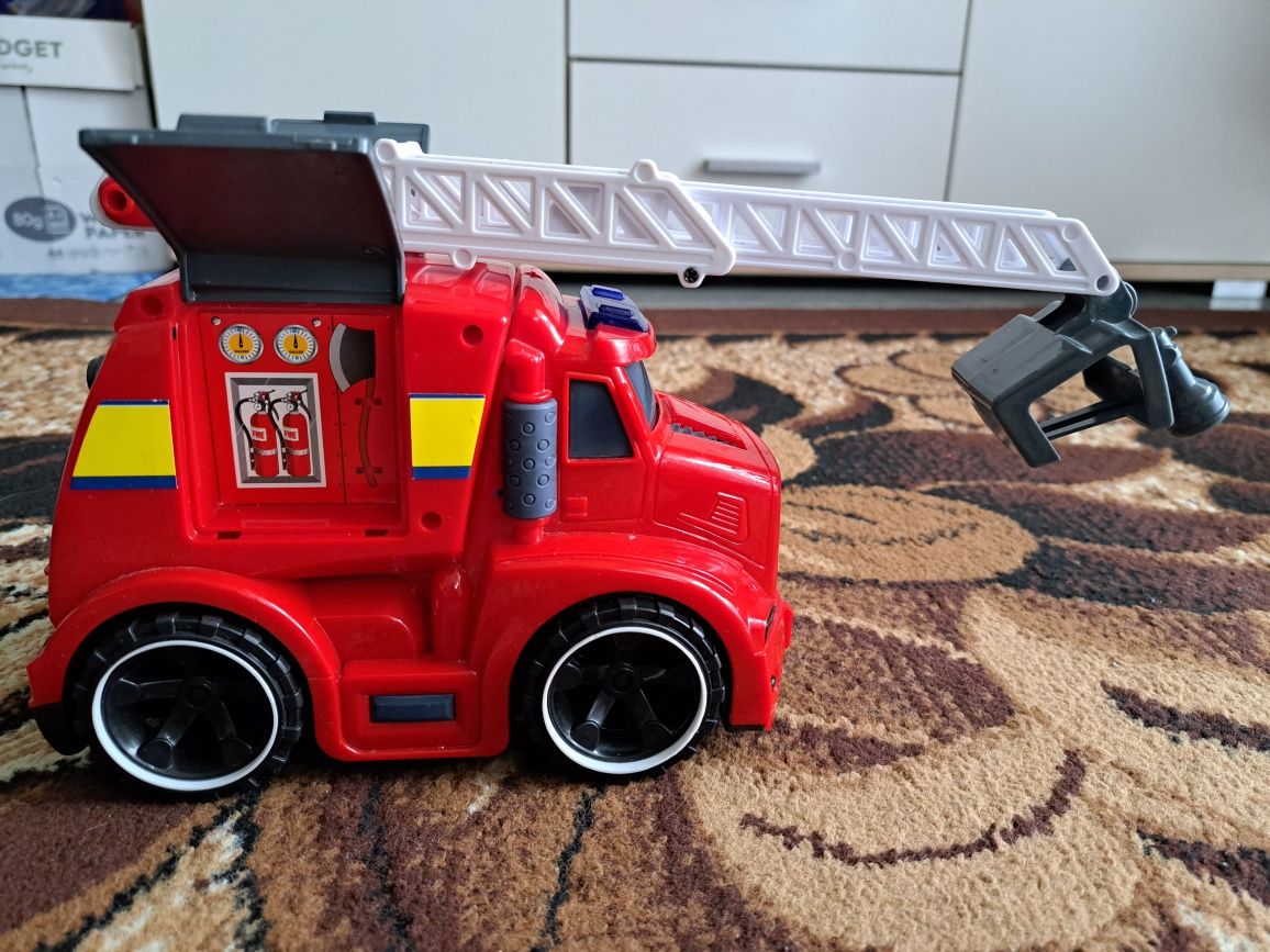 Wóz strażacki.   .