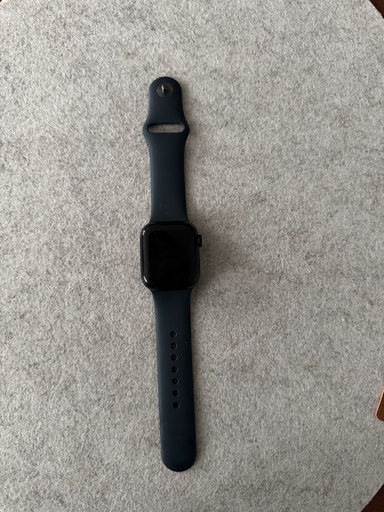 Apple Watch serii 7 - 41 mm