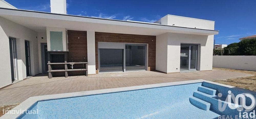 Moradia geminada T4 em Azeitão