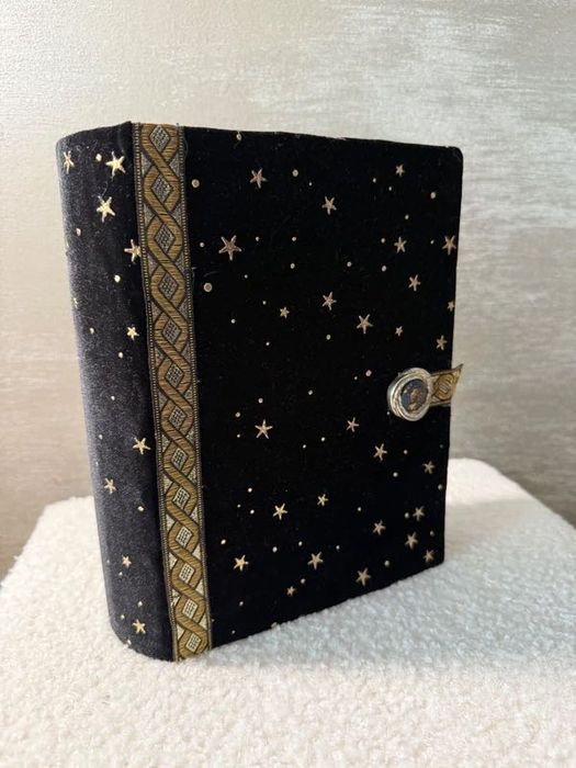 Książka–szkatułka ręcznie robiona