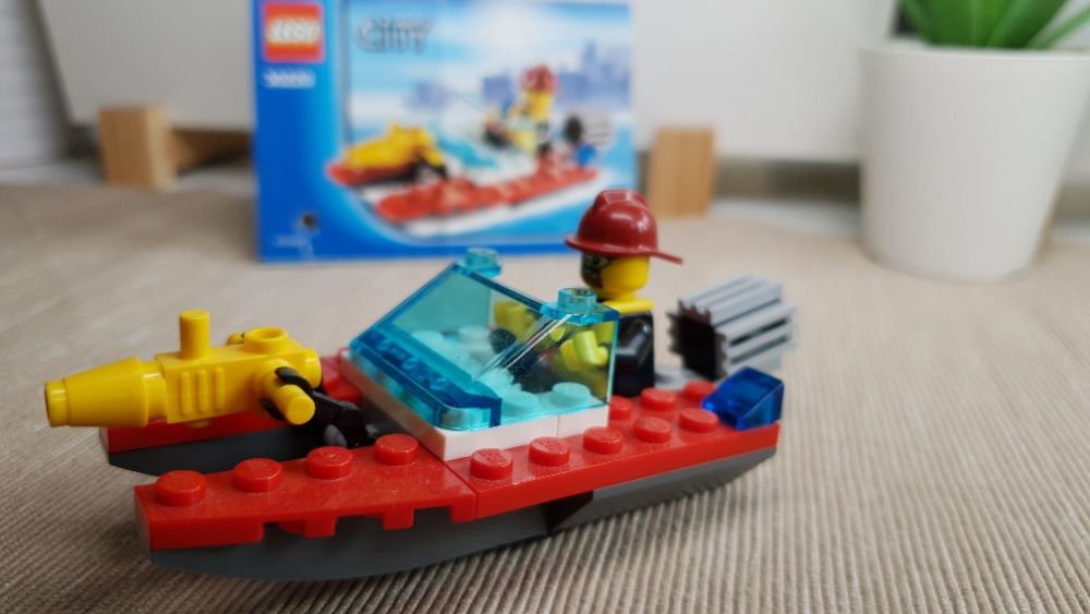Lego City 30220, Motorowa łódź strażacka
