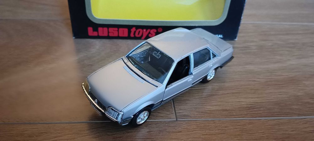 Opel Rekord 1/43 Luso Toys