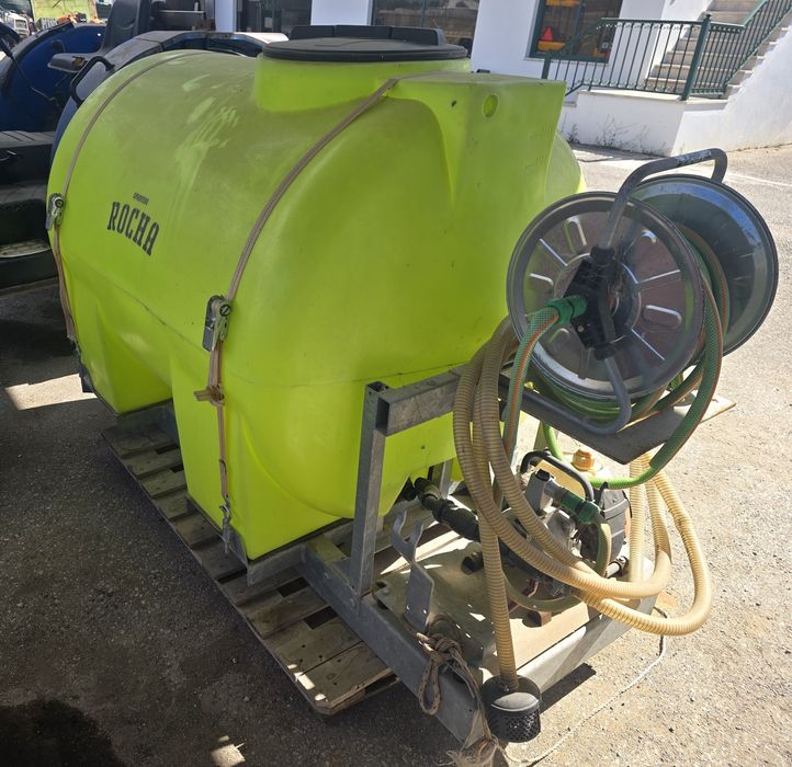 Deposito Multiusos 1250L com motobomba e enrolador