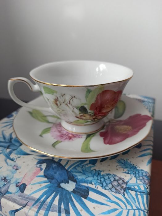 Filiżanka/zestaw/dokawy/herbaty/porcelana/prezent/pani/święta
