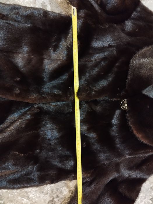 Продаю норковую шубу, в хорошем состоянии, мех плотный, не сыпится.