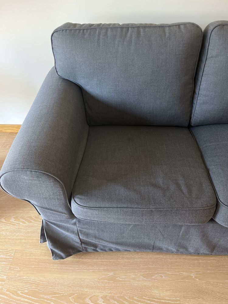 sofá de 3 lugares cinzento ikea