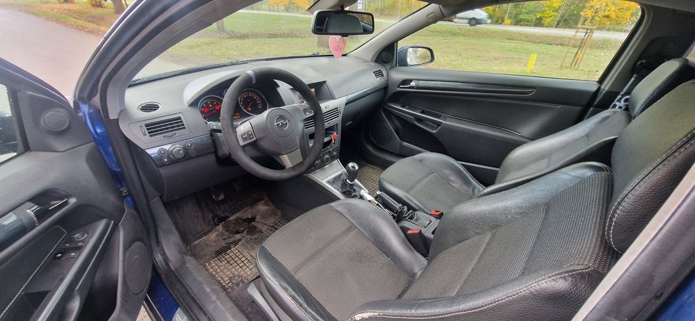 Opel Astra H GTC 2005 rok 2.0 turbo 170KM  felgi R18 xenon