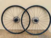Komplet kół od Specialized DT SWISS R470 622x20 Disc szosowe gravel