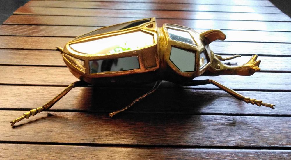 Figurka dekoracyjna chrząszcz skarabeusz żuk lustro Beetle Mirror