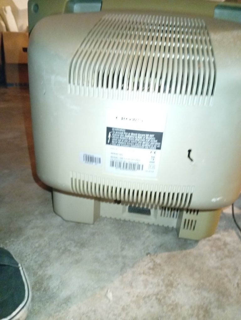 Vendo televisão Crown