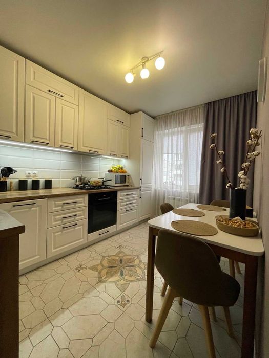 Продается 3-х, комнатная квартира в Обухове