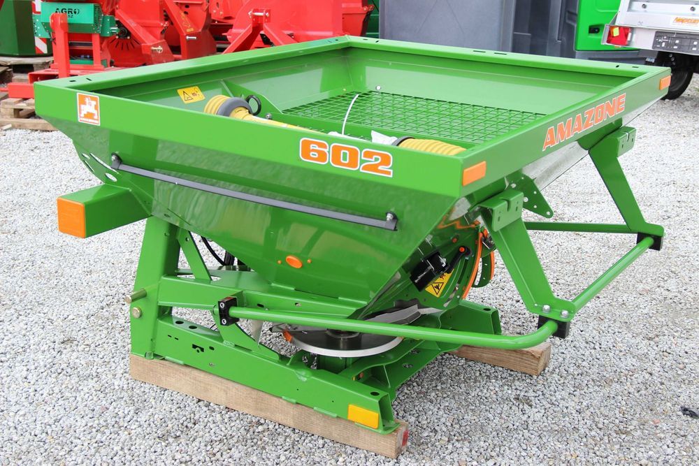 Rozsiewacz nawozu nawozów dwutarczowy Amazone Za-X 603