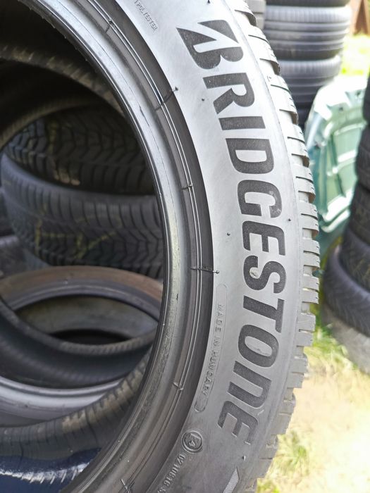Sprzedam bardzo ładne opony Bridgestone 225/50 17