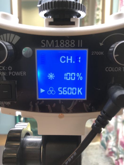 Кільцева LED лампа з можливістю роботи від АКУМУЛЯТОРІВ та від мережі