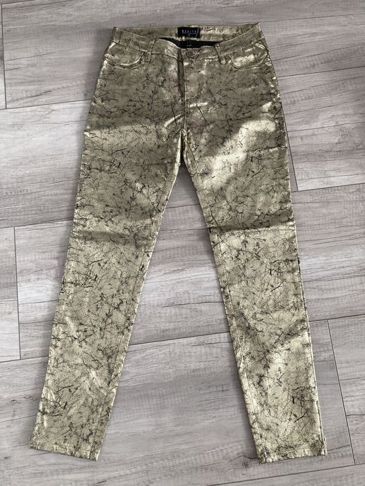 Złote spodnie z połyskiem