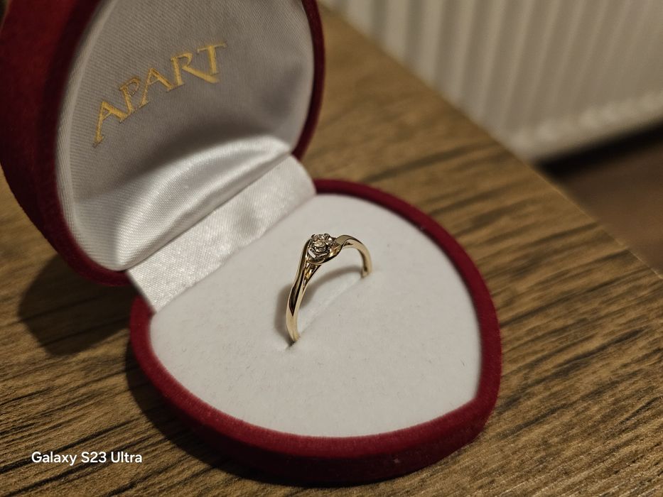 Jak Nowy Złoty zaręczynowy pierścionek Apart 585 1.85g 0.07ct Paragon