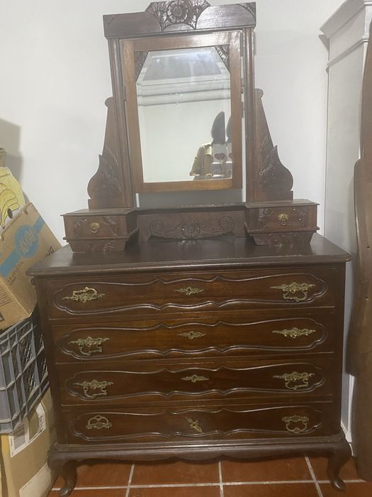 Comoda antiga em bom estado 100 anos