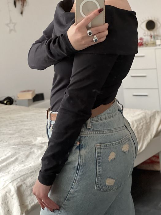 Чорна кофта від COS