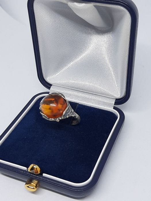 Unikatowy pierścionek ze srebra, srebro 925 z bursztynem