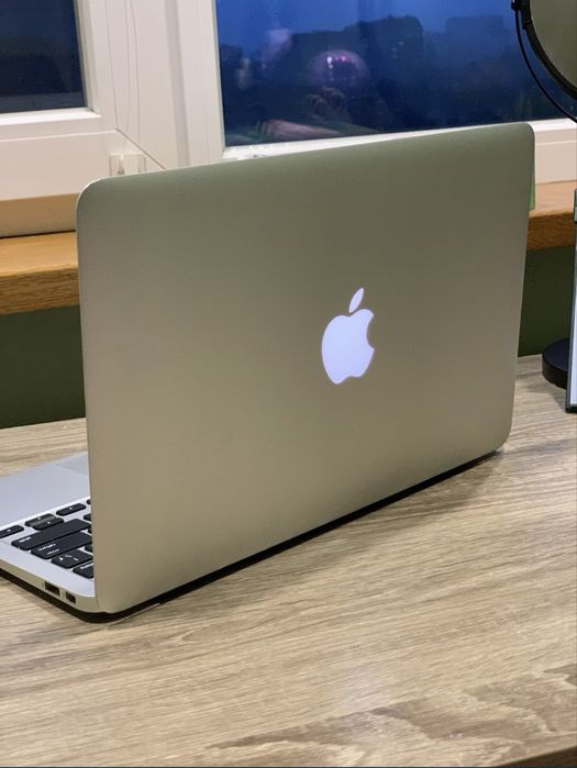 MacBook Air 11 2011 год