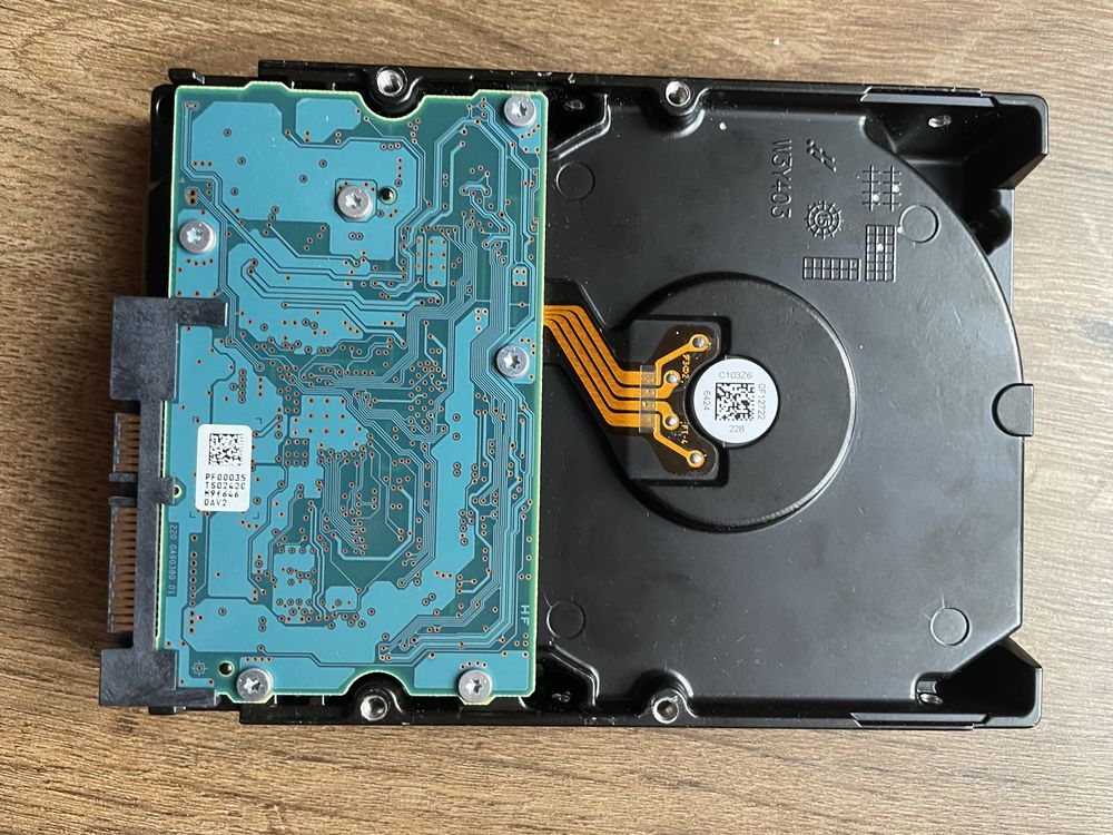 Dysk HDD TOSHIBA 2TB z przejściówką na dysk zewnętrzny