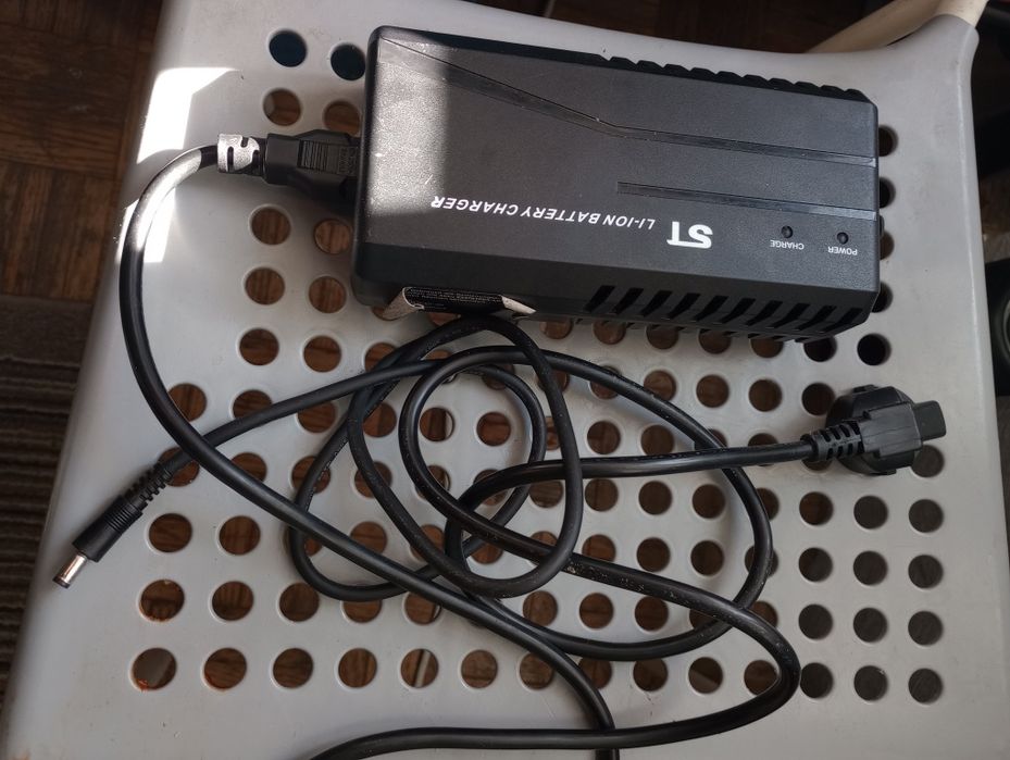 Ładowarka Kunshan st electronics 36V 3A